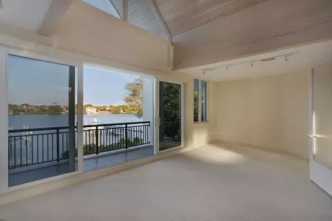 18882 Point Dr, Jupiter, FL 33469 photo 22