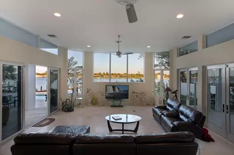 18882 Point Dr, Jupiter, FL 33469 photo 13