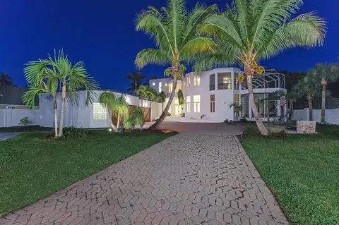 18882 Point Dr, Jupiter, FL 33469 photo 2