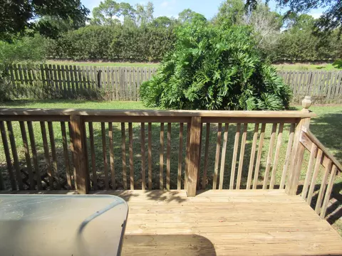 2013 SE Washington St, Stuart, FL 34997 photo 2