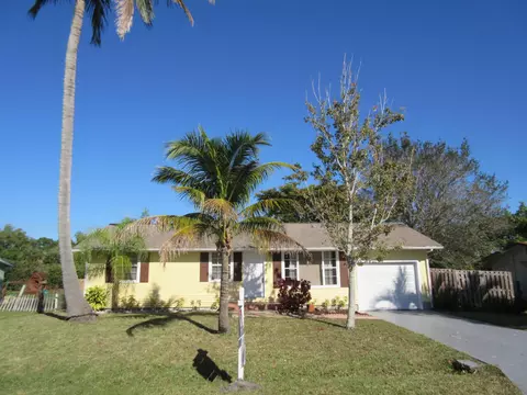 2013 SE Washington St, Stuart, FL 34997 photo 1