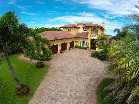 705 SE Riverside Dr, Stuart, FL 34994 photo 3