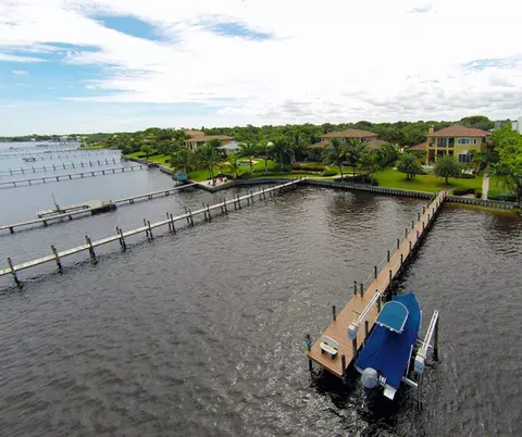 705 SE Riverside Dr, Stuart, FL 34994 photo 4
