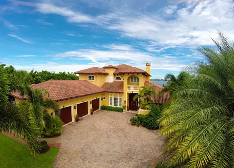 705 SE Riverside Dr, Stuart, FL 34994 photo 2