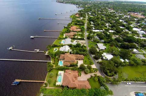 705 SE Riverside Dr, Stuart, FL 34994 photo 1