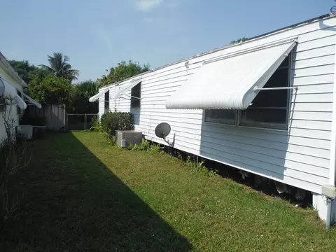 172 SE Riverbend St, Stuart, FL 34997 photo 2