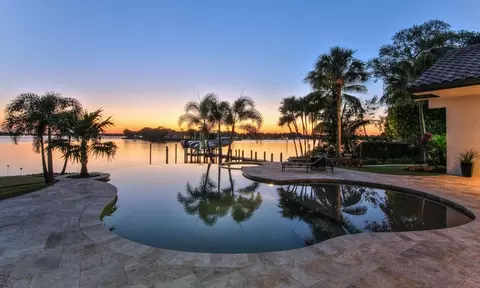 202 W Riverside Dr, Jupiter, FL 33469 photo 2