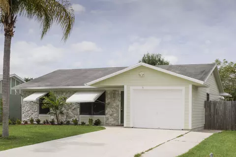 3019 SE Cypress St, Stuart, FL 34997 photo 1