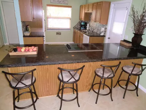 2349 SE Madison St, Stuart, FL 34997 photo 4