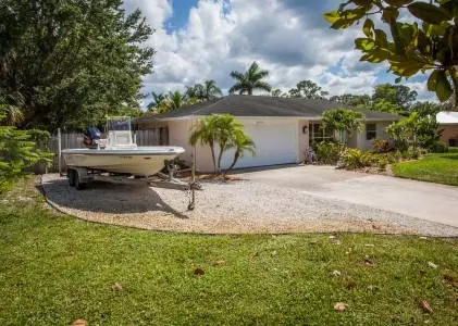 1654 NW Spruce Ridge Dr, Stuart, FL 34994 photo 2