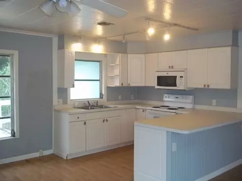5021 SE Capstan Ave, Stuart, FL 34997 photo 4