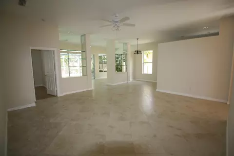 158 Hampton Pl, Jupiter, FL 33458 photo 4