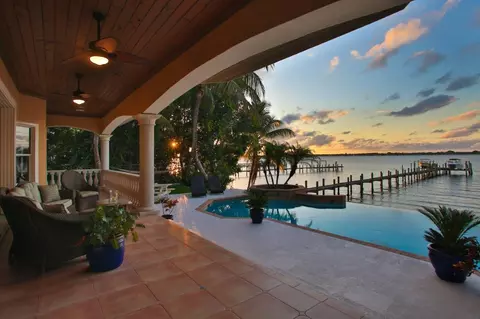 1051 SE Riverside Dr, Stuart, FL 34996 photo 1