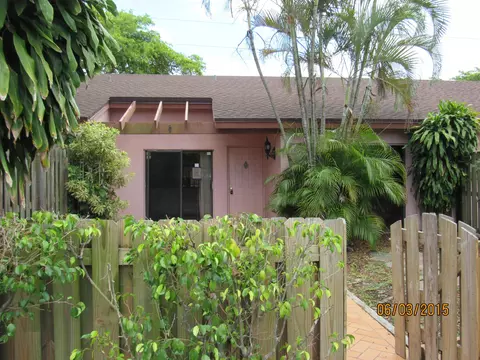 1004 E Lakes Dr, Pompano Beach, FL 33064 photo 1
