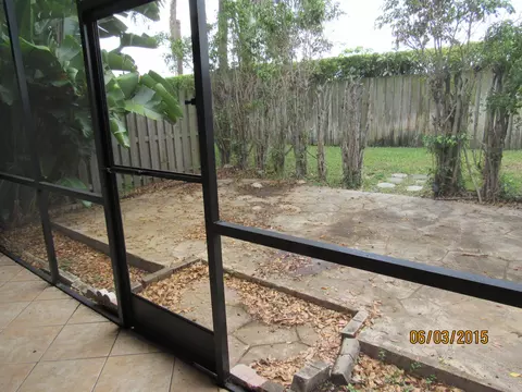 1004 E Lakes Dr, Pompano Beach, FL 33064 photo 6