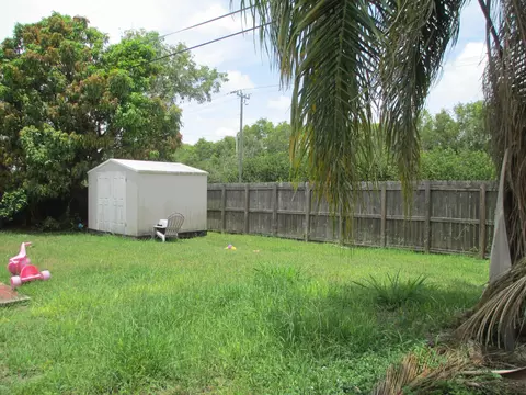 1903 SE Washington St SE, Stuart, FL 34997 photo 2