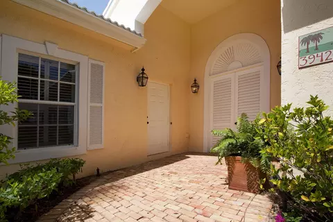 3942 N Longview Dr, Jupiter, FL 33477 photo 2