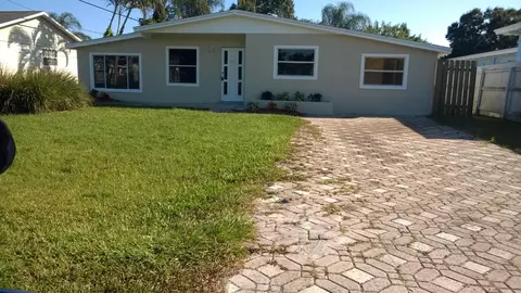 2812 SE Hibiscus St, Stuart, FL 34997 photo 2
