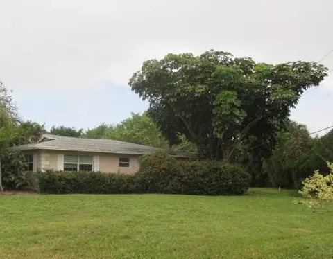 723 NW Spruce Ridge Dr, Stuart, FL 34994 photo 2