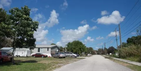 5554 SE Geraldine St, Stuart, FL 34997 photo 2