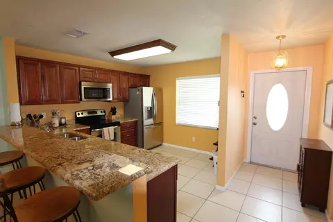 113 Arrowhead Cir, Jupiter, FL 33458 photo 2