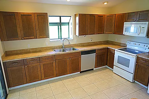 4201 SE Peppertree St, Stuart, FL 34997 photo 8