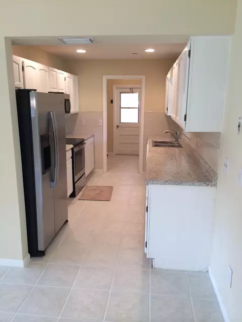 1983 SE Washington St, Stuart, FL 34997 photo 4