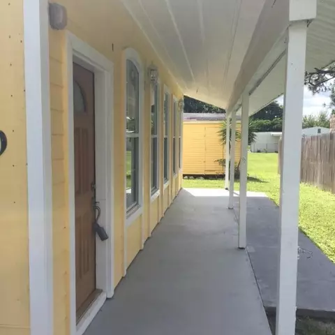 3840 SE Lee St, Stuart, FL 34997 photo 4