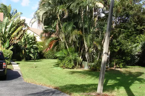 215 Seabreeze Cir, Jupiter, FL 33477 photo 2