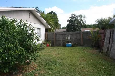 2117 SE Harrison St, Stuart, FL 34997 photo 17