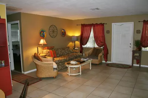 2117 SE Harrison St, Stuart, FL 34997 photo 2