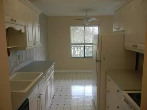 150 Pineview Rd #J8, Jupiter, FL 33469 photo 2