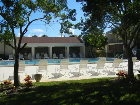 150 Pineview Rd #J8, Jupiter, FL 33469 photo 11
