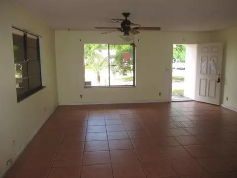 405 E Whitney Dr, Jupiter, FL 33458 photo 3