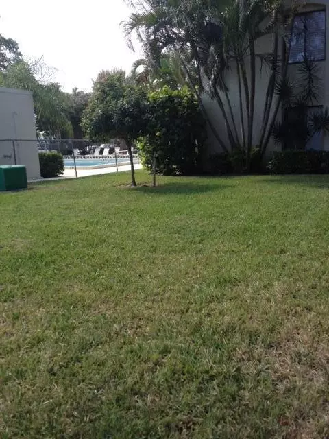 150 Pineview Rd #D6, Jupiter, FL 33469 photo 2