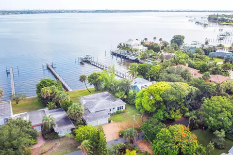 1041 SE Riverside Dr, Stuart, FL 34996 photo 1