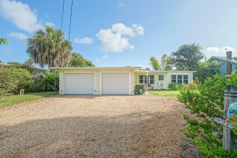 1041 SE Riverside Dr, Stuart, FL 34996 photo 3