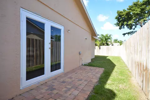 9439 Saddlebrook Dr, Boca Raton, FL 33496 photo 3