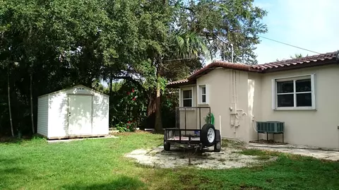 560 Forrest Dr, Miami Springs, FL 33166 photo 3