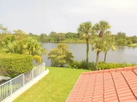 24 Sutton Dr, Boynton Beach, FL 33436 photo 2