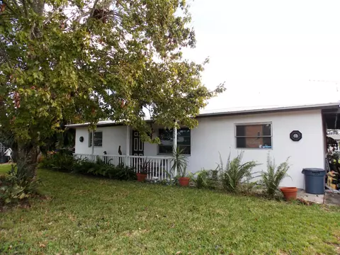 2054 SE Washington St, Stuart, FL 34997 photo 1