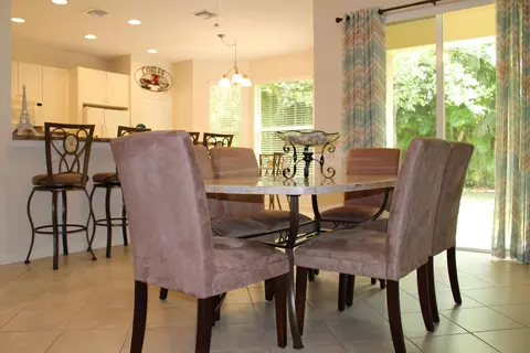 836 SE Fleming Way, Stuart, FL 34997 photo 2