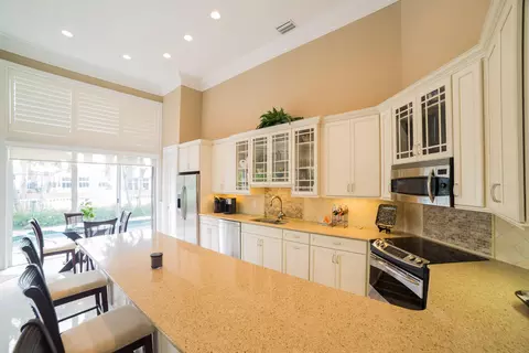 5653 E Regency Cir, Boca Raton, FL 33496 photo 11