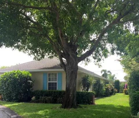 273 Golfview Dr, Tequesta, FL 33469 photo 2