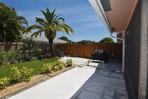 2945 SE Glasgow Dr, Stuart, FL 34997 photo 10