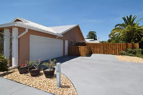 2945 SE Glasgow Dr, Stuart, FL 34997 photo 4