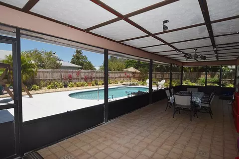 2945 SE Glasgow Dr, Stuart, FL 34997 photo 5