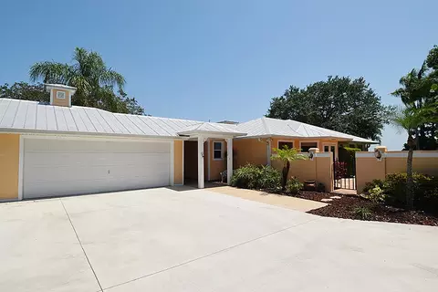 902 NW Sunset Ter, Stuart, FL 34994 photo 2