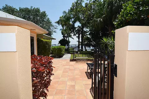 902 NW Sunset Ter, Stuart, FL 34994 photo 1