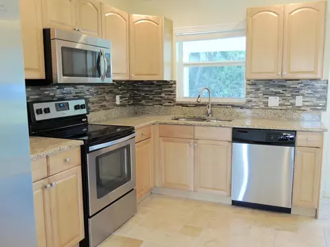 124 Lakeside Cir, Jupiter, FL 33458 photo 6